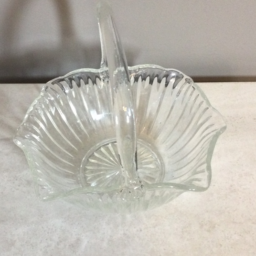 Elegant Clear Crystal Glass Basket